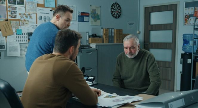 Barwy szczęścia odc. 3245. Andrzej Zastoja (Leon Charewicz),Marcin Kodur (Oskar Stoczyński), Majak (Łukasz Borkowski)