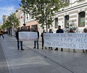 Wielki protest pod urzędem miasta w Łodzi. Broń lasów Lublinka