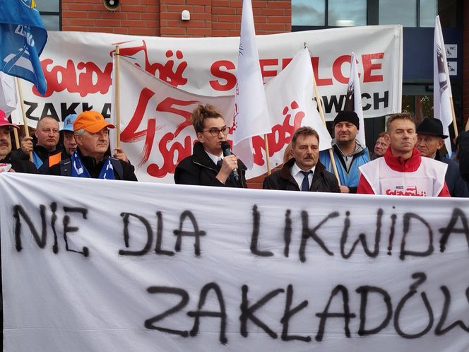 Pracownicy Zakładu Linii Kolejowych pikietowali w Siedlcach! Poparli ich siedleccy radni