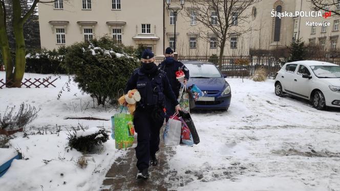 Katowice. Policjanci przekazali dary do domu dziecka
