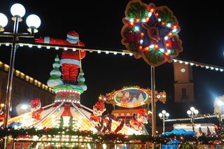 Jarmark świąteczny w Białymstoku po zmroku