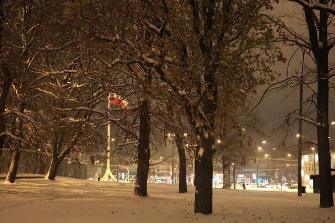 Śnieżny Lublin wieczorową porą