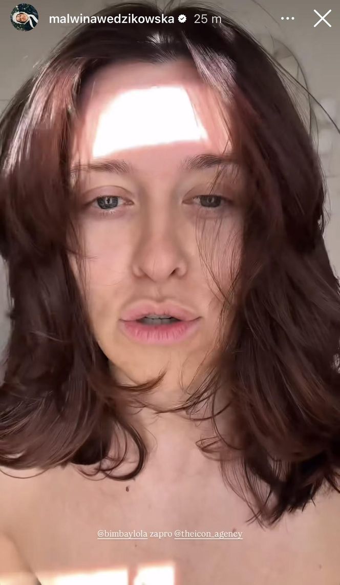 Malwina Wędzikowska w ręczniku i... bez