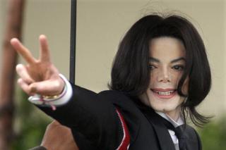 Michael Jackson żyje? Dowody na sfingowanie śmierci przez króla muzyki wróciły