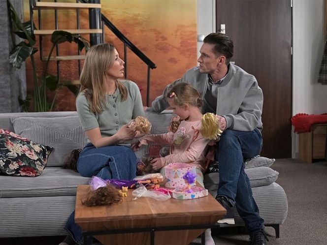 Pierwsza miłość, odcinek 4025: Kalina (Magdalena Wieczorek), Oskar (Filip Gurłacz), Marlenka (Amelia i Emilia Baranowskie)