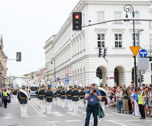 Parada Syrenki 2025 przeszła ulicami Warszawy. Na trasie 20 barwnych platform