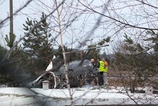 Prywatny helikopter runął na ziemię. Dwie osoby ranne.