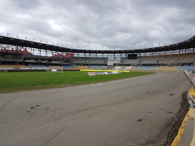 Gorzów: Prace na stadionie żużlowym, poprawiono jakość zasilania i jakość... murawy