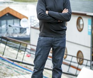 Tomasz Karolak ma dziś urodziny. Za te role fani pokochali go najbardziej!