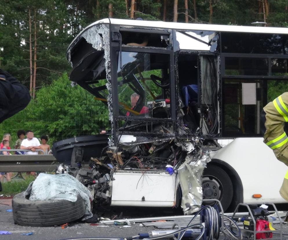 Wypadek miejskiego autobusu w Ząbkach