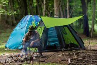 Namiot na wakacje. Te oznaki świadczą, że lepiej go nie kupować, to może być tani bubel