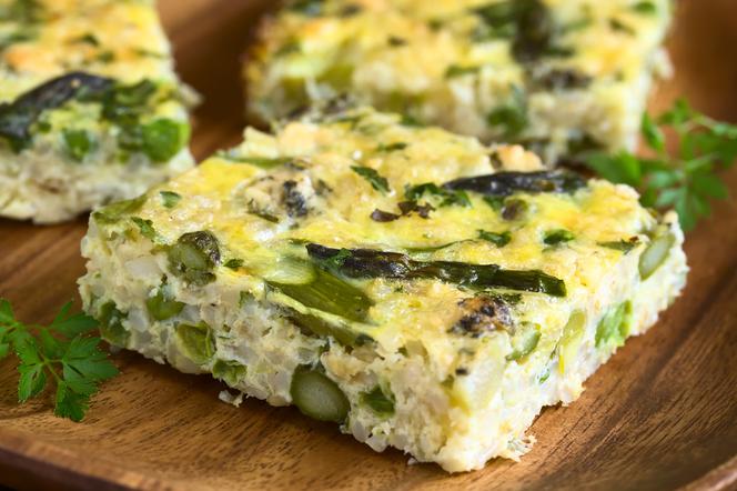 Frittata ze szparagami i ryżem