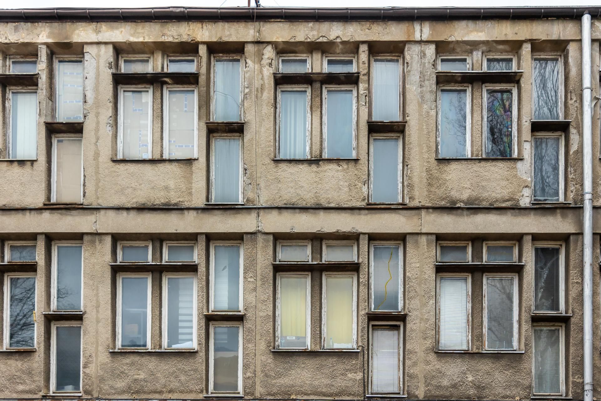 Zabytkowa hala na Suwak 4 w Warszawie