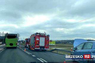 Uszew. Zderzenie dwóch samochodów na drodze krajowej nr 75