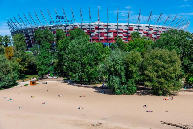 Plaża Poniatówka – widok w kierunku stadionu