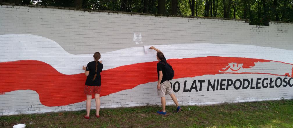 biało - czerwony mural