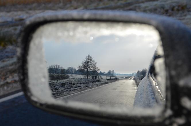 Deszcz ze śniegiem na Warmii i Mazurach. Będzie bardzo ślisko