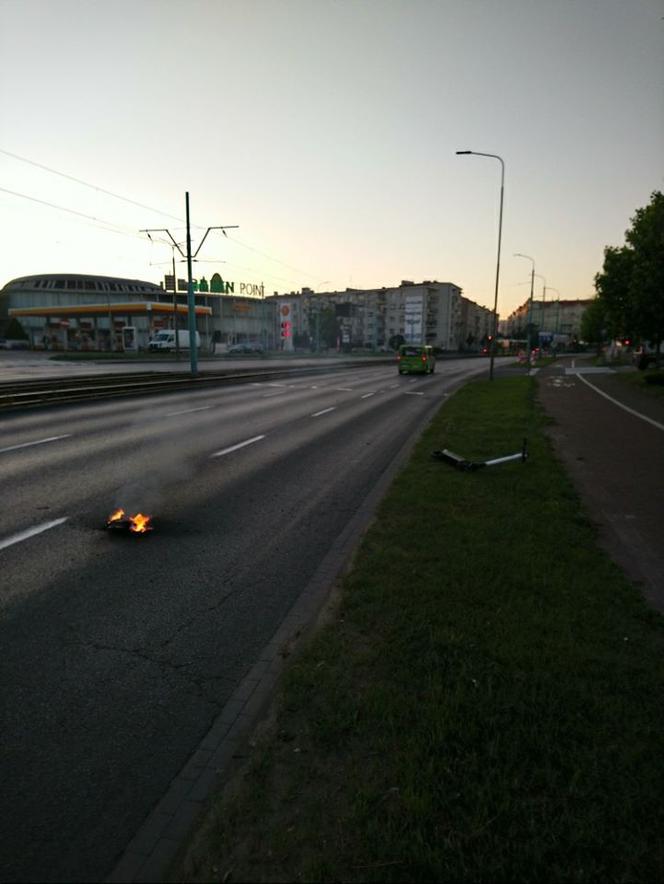 Hulajnoga elektryczna wybuchła przy ruchliwej ulicy w Poznaniu