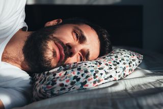 Mężczyźni zakochują się szybciej, ale... inaczej. Jak płeć wpływa na zakochanie?