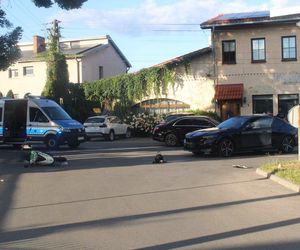 Kierujący osobówką potracił motorowerzystę