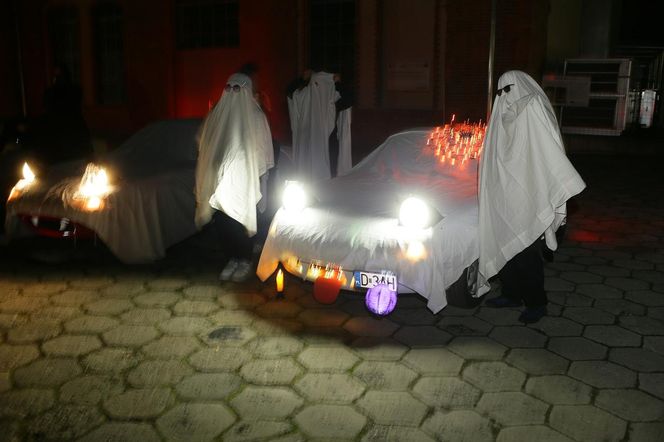 Halloweenowy Zlot Bezdaszników, czyli straszne kabriolety w Tychach. To dopiero wyższy poziom przebierania GALERIA