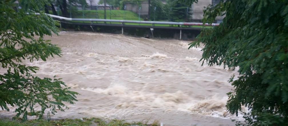 200 interwencji straży pożarnej w Małopolsce. Prezydent Krakowa ogłosił pogotowie przeciwpowodziowe [ZDJĘCIA]