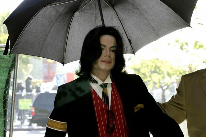 Michael Jackson ŻYJE? Teorie o śmierci artysty mrożą krew w żyłach!
