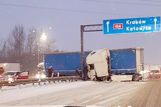 Wypadek na autostradzie A4. TIR zablokował przejazd do Katowic i Gliwic
