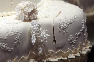 Suknia ślubna księżnej Catherine Z BLISKA, tort