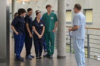 Pierwsza miłość, odcinek 3948: Julita (Dagmara Bryzek), Filip (Dominik Smaruj), Radek, Dawid (Marcin Nowicki)