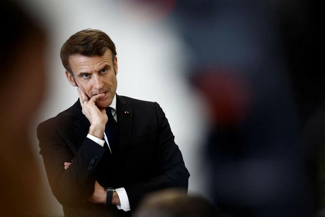 Prawda o Macronie ujawniona! Nie zgadniesz, co kupuje hurtowo perfumy i zlewa się nimi w hurtowych ilościach
