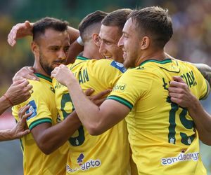 Katowice świętują! GKS demoluje Arkę Gdynia 4:1 po świetnym występie