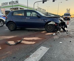 Wypadek w Mikołowie. Jeden z samochodów stanął w płomieniach