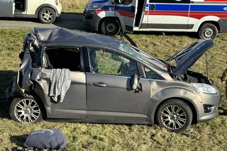 Groźny wypadek w Palmirach. Ciężarówka wbiła się w forda