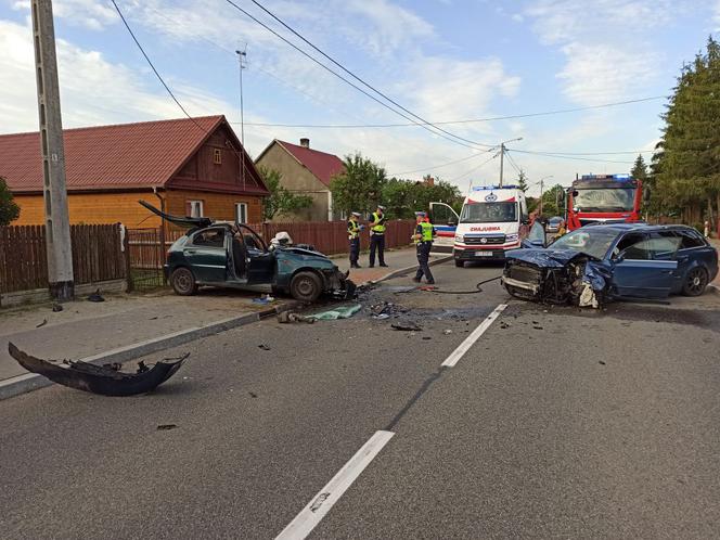 Lanos zmasakrowany po zderzeniu z audi. W wypadku zginęła jedna osoba [ZDJĘCIA]