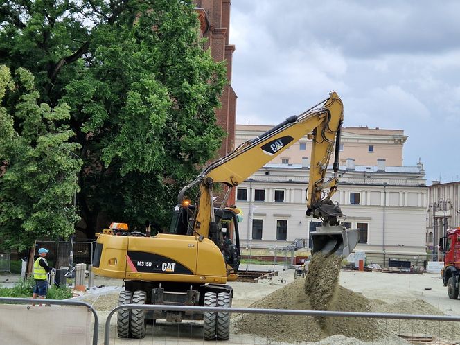 Tak przebiega rewitalizacja Placu Wolności w Bydgoszczy. Zaglądamy na plac budowy