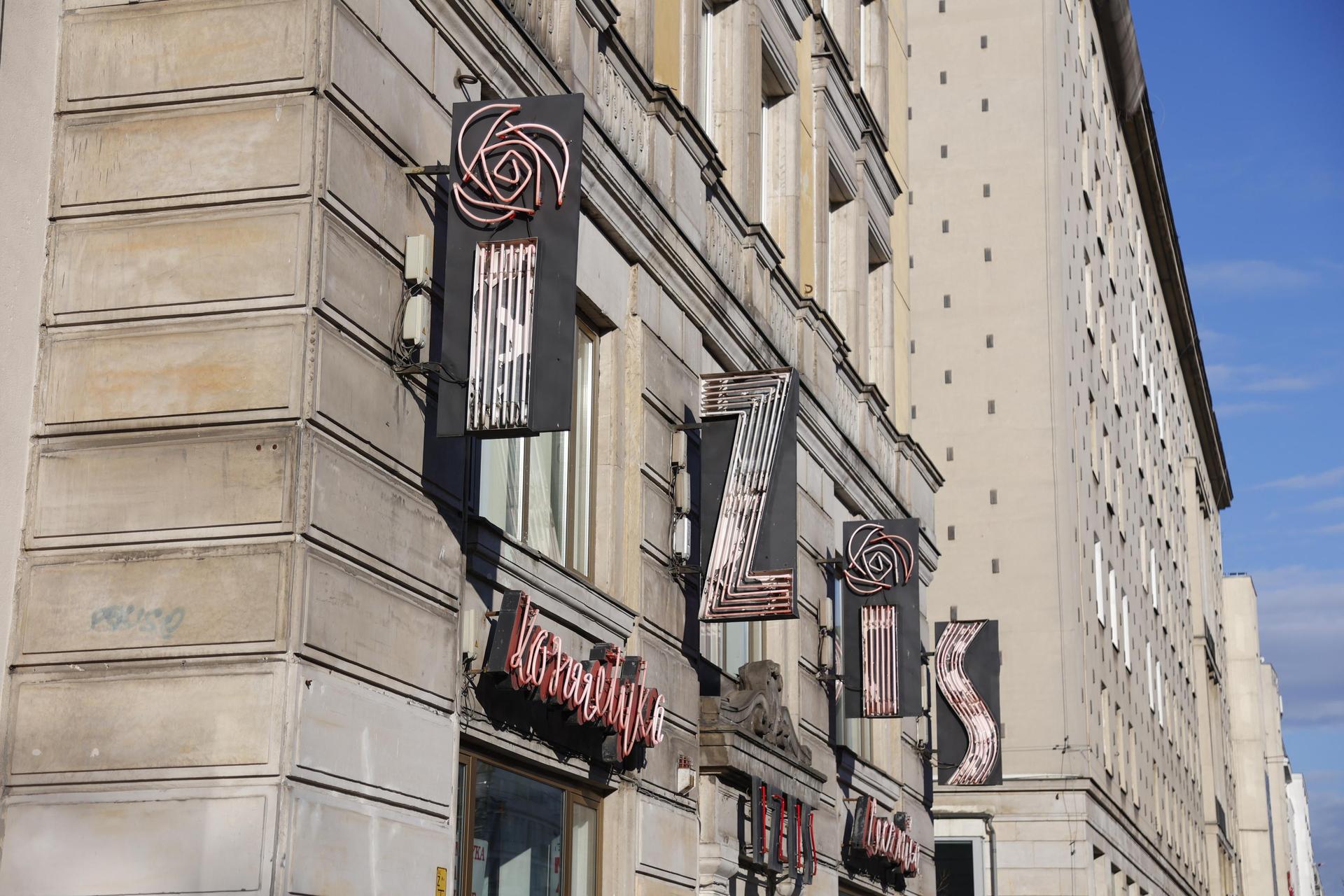 Warszawskie neony z PRL-u - zobacz zdjęcia iluminacji i sprawdź, gdzie je znaleźć