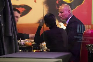 Artur Szpilka przyłapany po premierze filmu! Ucztował z najbliższymi [ZDJĘCIA]