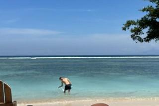 Półnaga żona Rafała Mroczka świeci biblią na plaży! Zdradziła, jak długo modliła się o dobrego męża