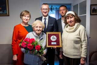 Pani Jadwiga z Bydgoszczy nie zwalnia tempa! 100 lat życia i radość w każdym dniu