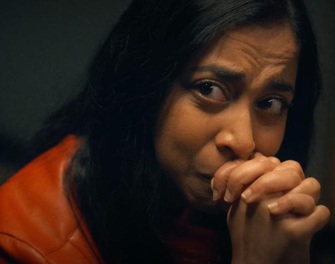 Black Mirror, sezon 6 Nida Huq (Anjana Vasan) 