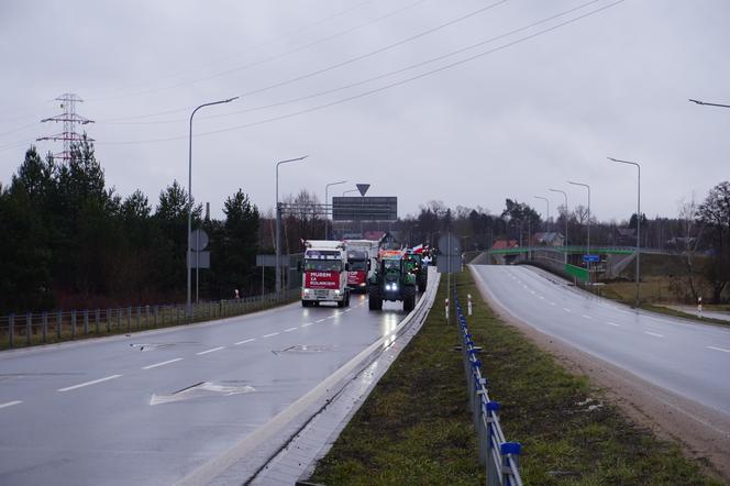 Protest rolników z 20 lutego. Blokada drogi obok Białegostoku