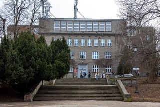 Gdy powstała, była najtańszym gmachem Warszawy. Postarał się o to świetny architekt