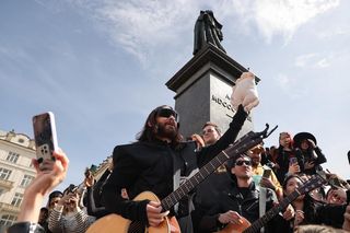 Niespodziewany występ Jareda Leto na rynku w Krakowie. Fani byli w olbrzymiej euforii!