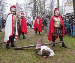 Misterium Męki Pańskiej na kalwaryjskim wzgórzu w Piekarach Śląskich