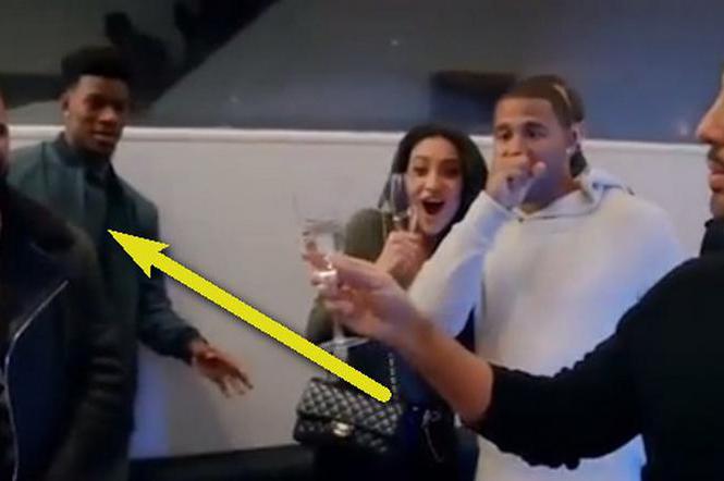 Drake i jego reakcja na sztuczkę z wyplutą żabą