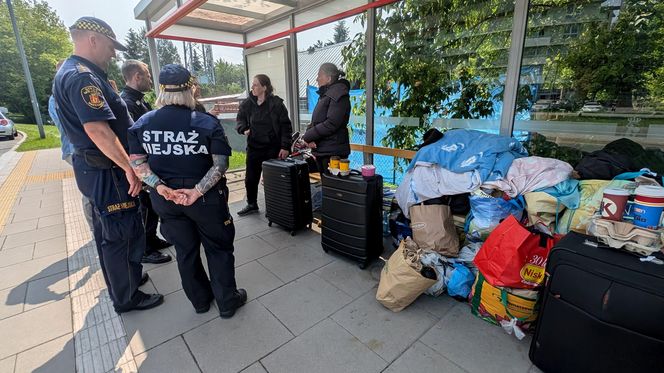 Ukrainki od miesięcy żyją na przystanku na Ochocie. Kobiety nie chcą się stamtąd wynieść