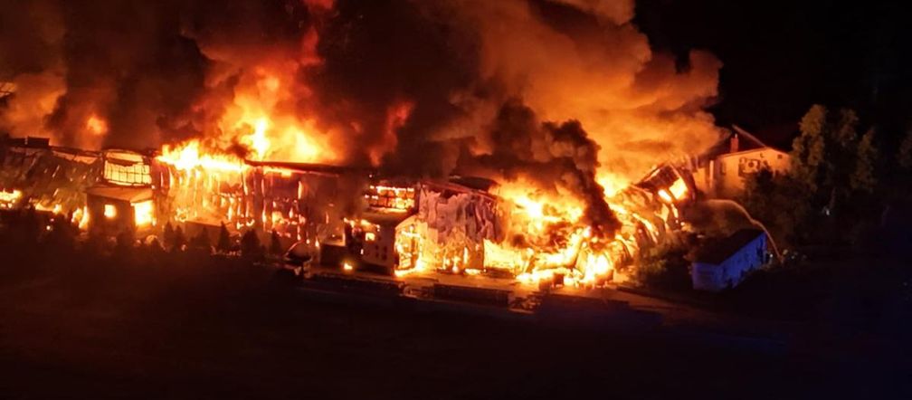 Warszawa. Pożar hal magazynowych w Kawęczynie [ZDJĘCIA]