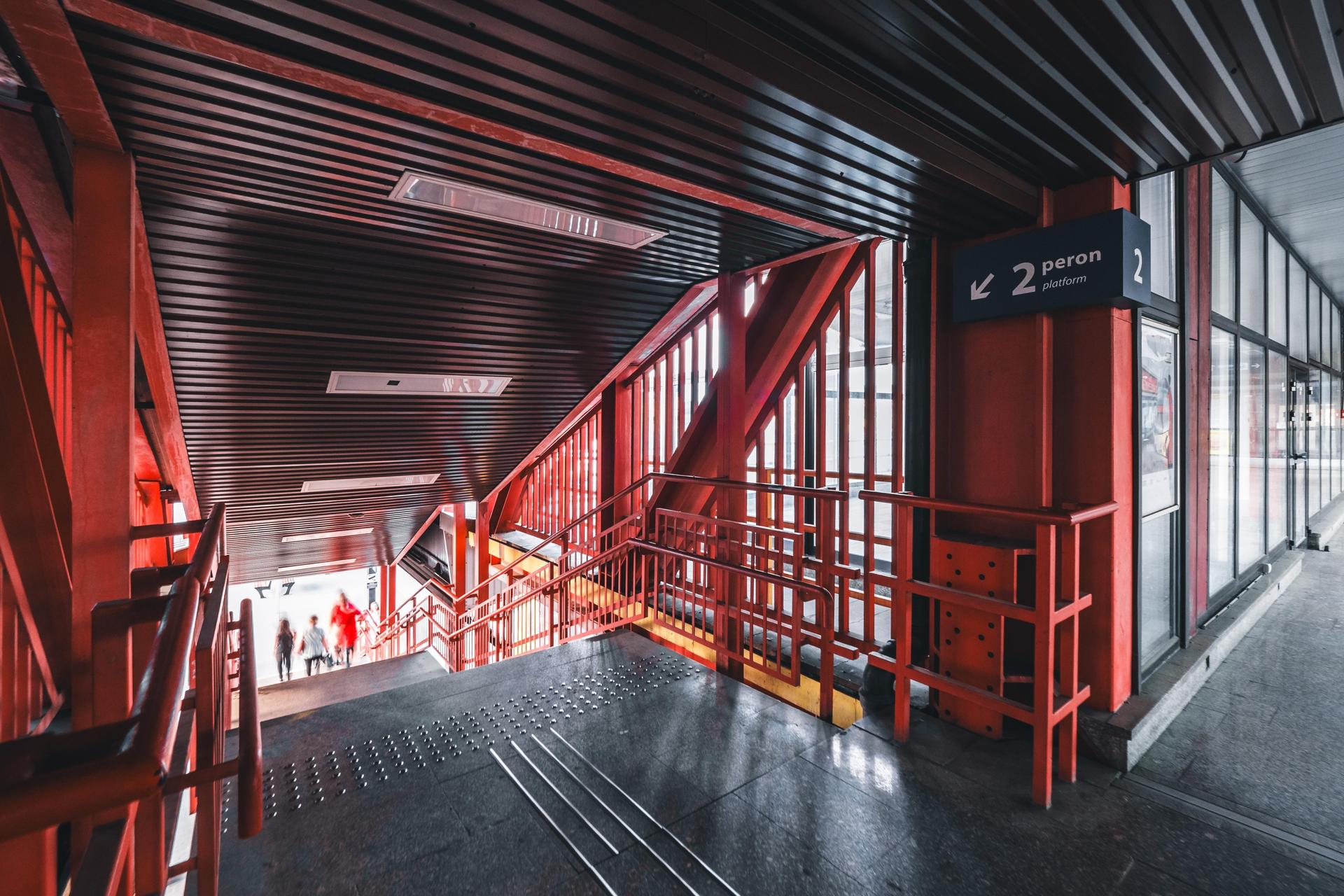 Dworzec kolejowy w Częstochowie - zdjęcia. Tak dziś wygląda ikona lat 90. 