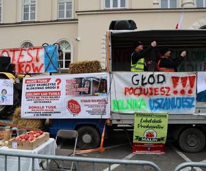 Protest rolników 20 marca przed Lubelskim Urzędem Wojewódzkim w Lublinie